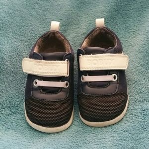 Bobux size 20 (US 4) shoes